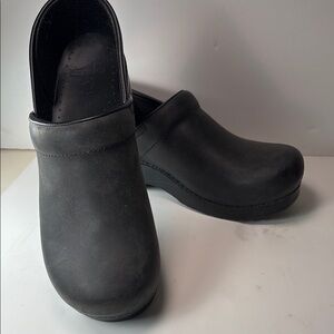 Dansko Black Leather Clogs / women’s 10 (41)